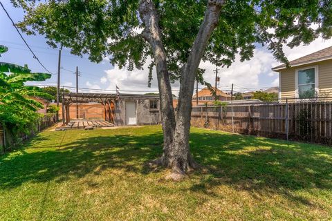 Single Family Residence in Galveston TX 1523 22nd Street 39.jpg
