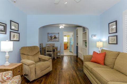 Single Family Residence in Galveston TX 1523 22nd Street 11.jpg