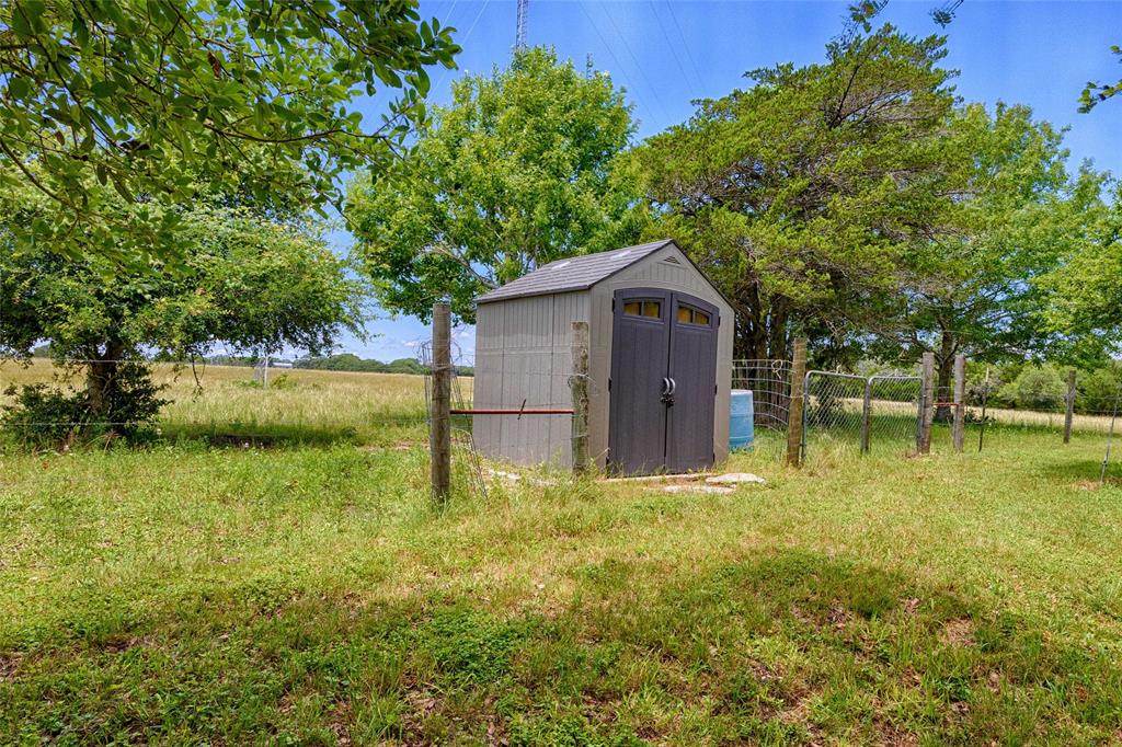 3814 Maeker Road, Flatonia, Texas image 21