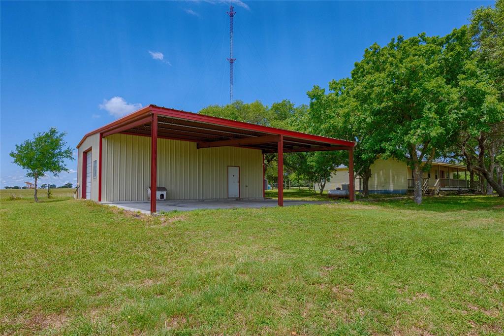 3814 Maeker Road, Flatonia, Texas image 2