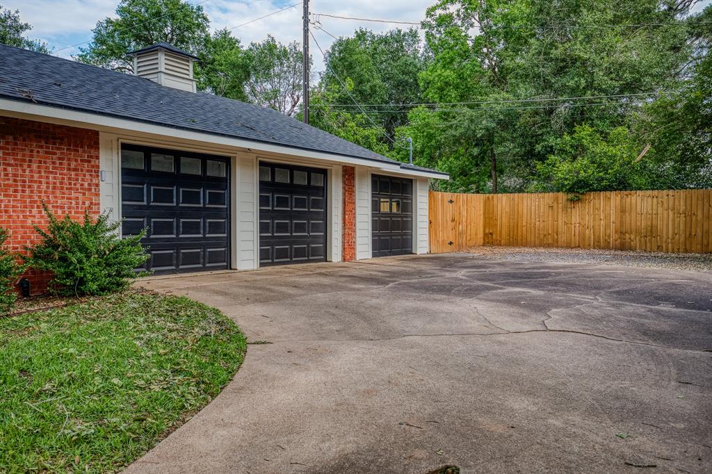 904 Mae Way, Brenham, Texas image 38