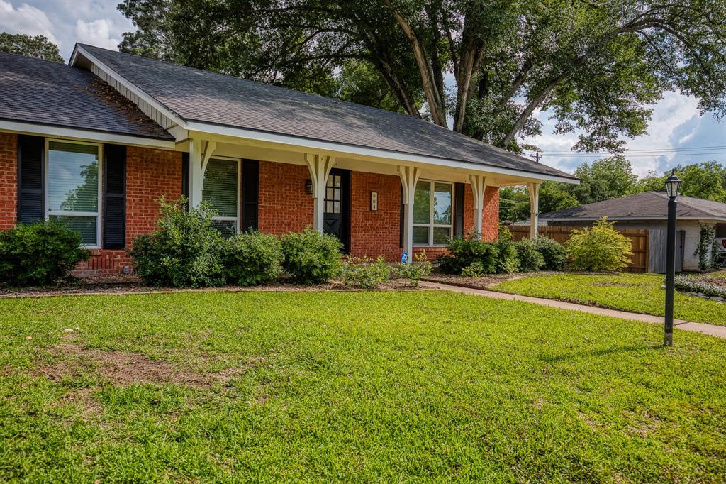 904 Mae Way, Brenham, Texas image 2