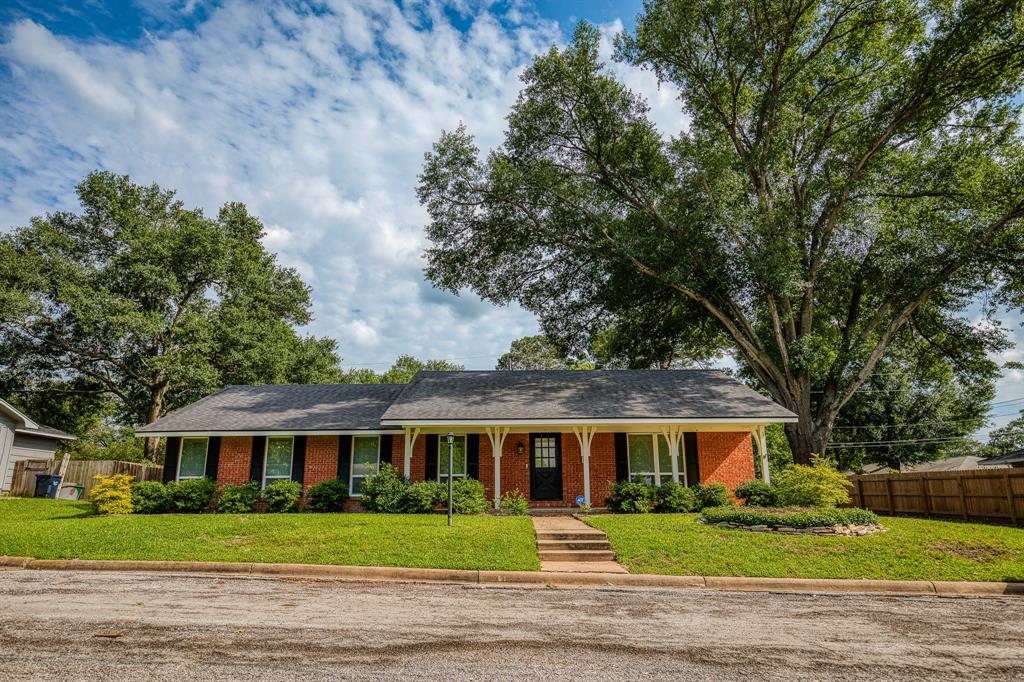 904 Mae Way, Brenham, Texas image 3