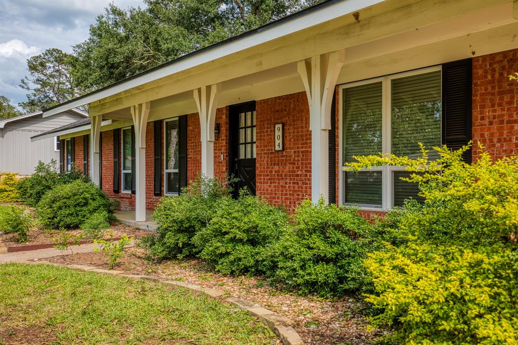 904 Mae Way, Brenham, Texas image 6