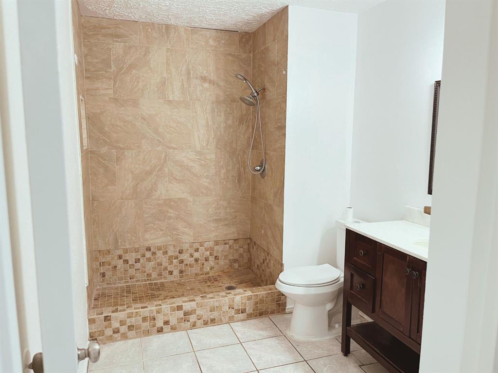 10603 Village Trail Drive, Houston, Texas image 8
