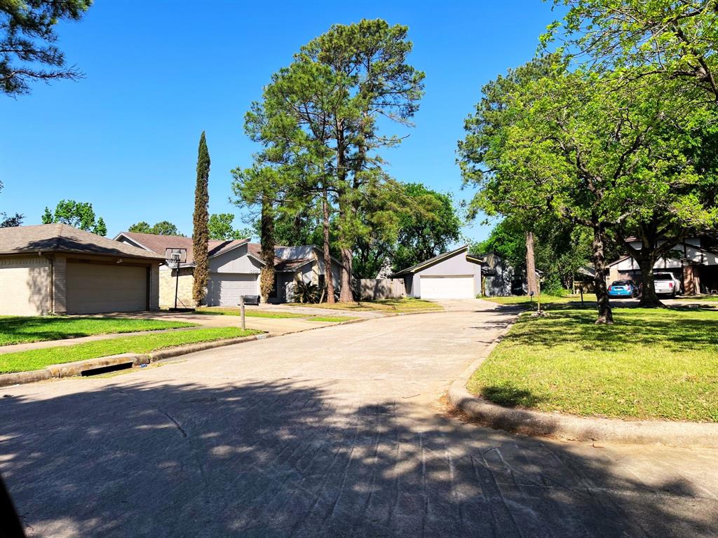 10603 Village Trail Drive, Houston, Texas image 17