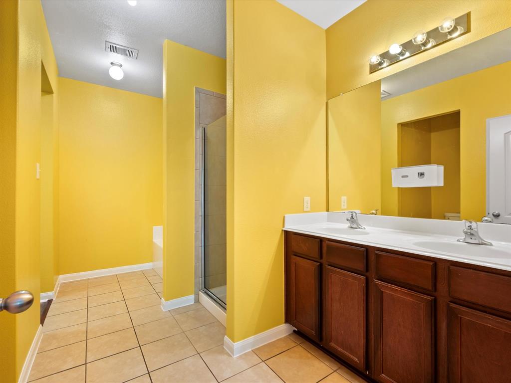 8843 Leclaire Meadow Drive, Humble, Texas image 8