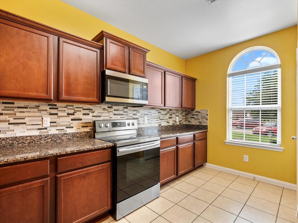 8843 Leclaire Meadow Drive, Humble, Texas image 6