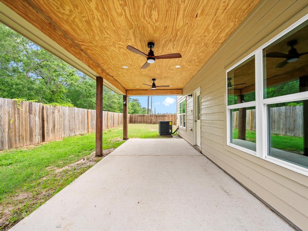 8843 Leclaire Meadow Drive, Humble, Texas image 16