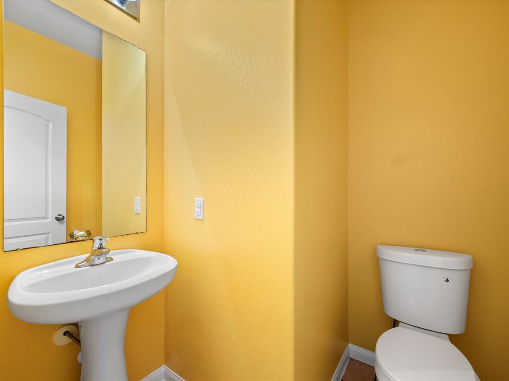 8843 Leclaire Meadow Drive, Humble, Texas image 11