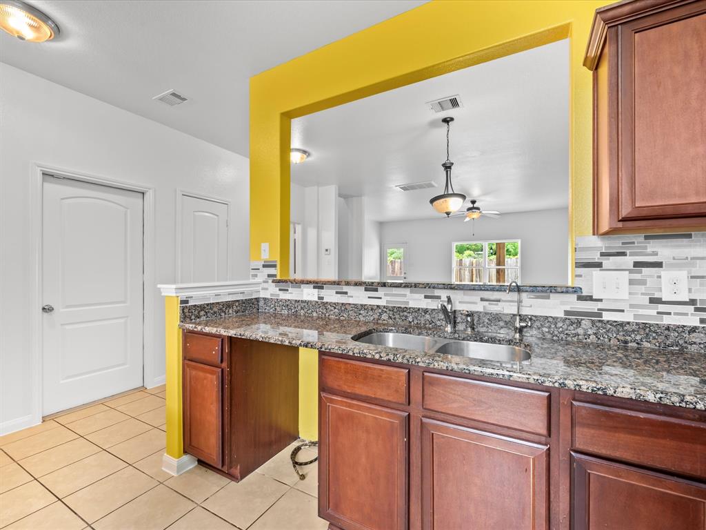 8843 Leclaire Meadow Drive, Humble, Texas image 7