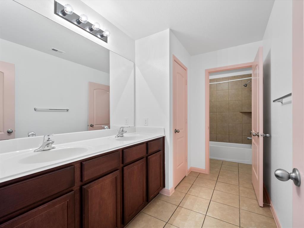 8843 Leclaire Meadow Drive, Humble, Texas image 14