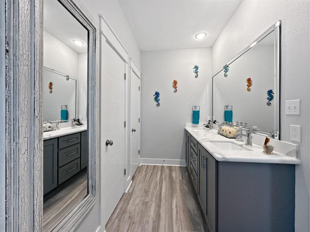 942 Meynig Drive, Crystal Beach, Texas image 34
