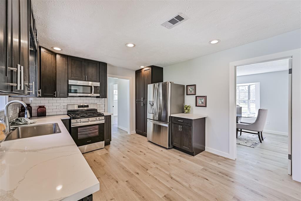 1201 Shady Oak Lane, Dickinson, Texas image 16