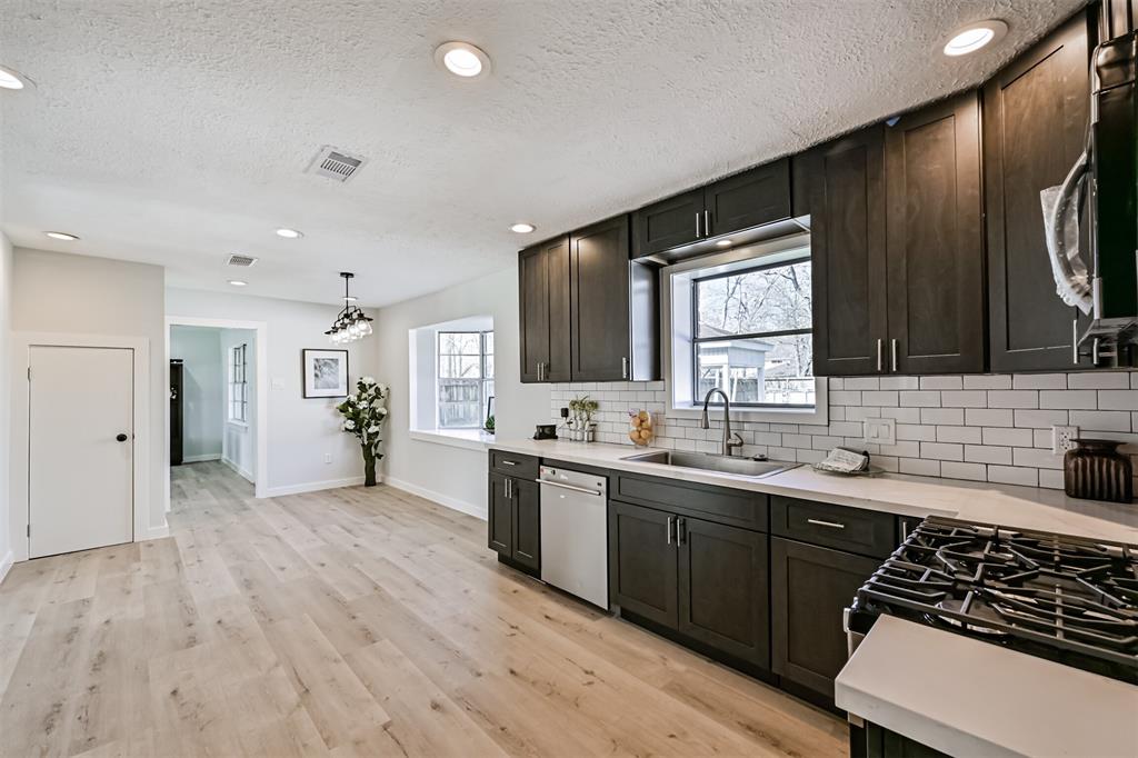 1201 Shady Oak Lane, Dickinson, Texas image 13