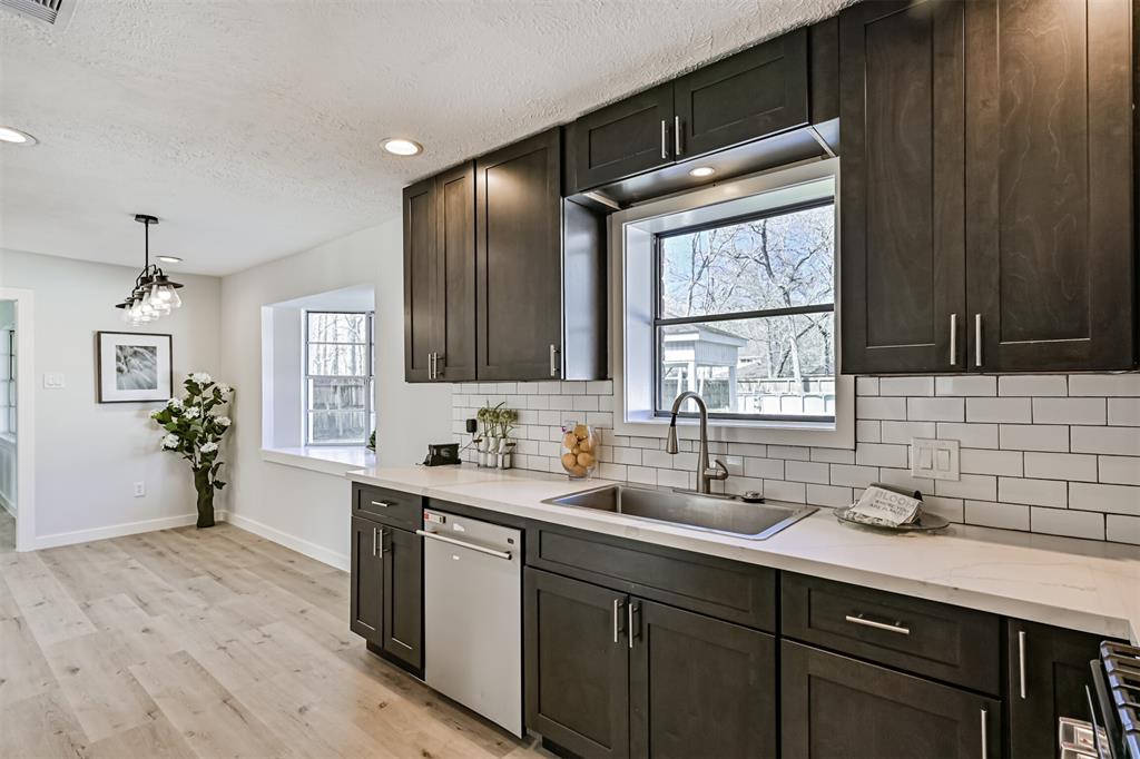 1201 Shady Oak Lane, Dickinson, Texas image 14