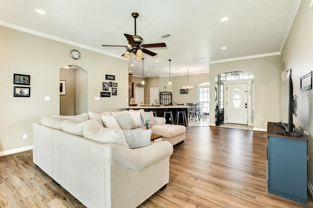 105 Jay Court, Richwood, Texas image 11