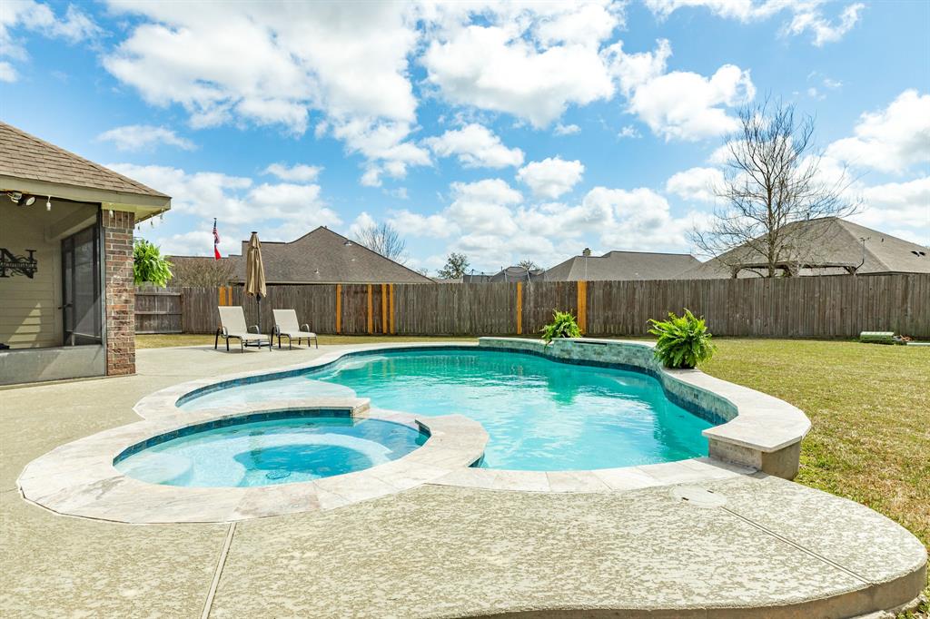 105 Jay Court, Richwood, Texas image 2