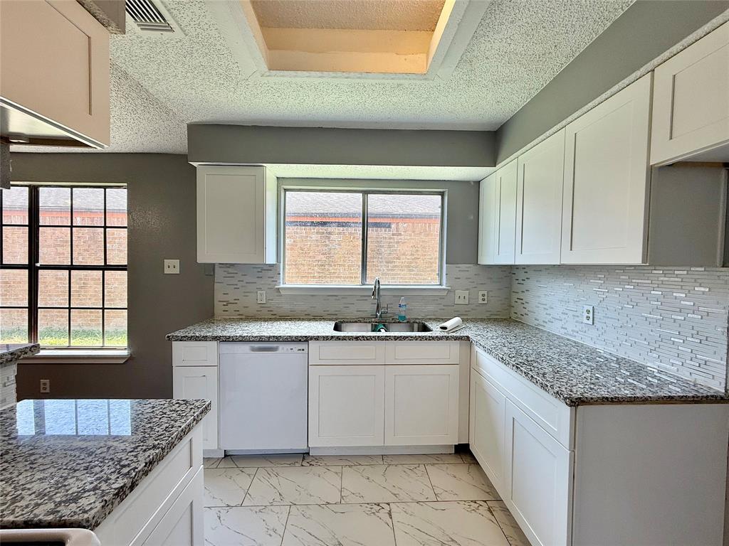 8715 Belle Glen Drive, Houston, Texas image 11