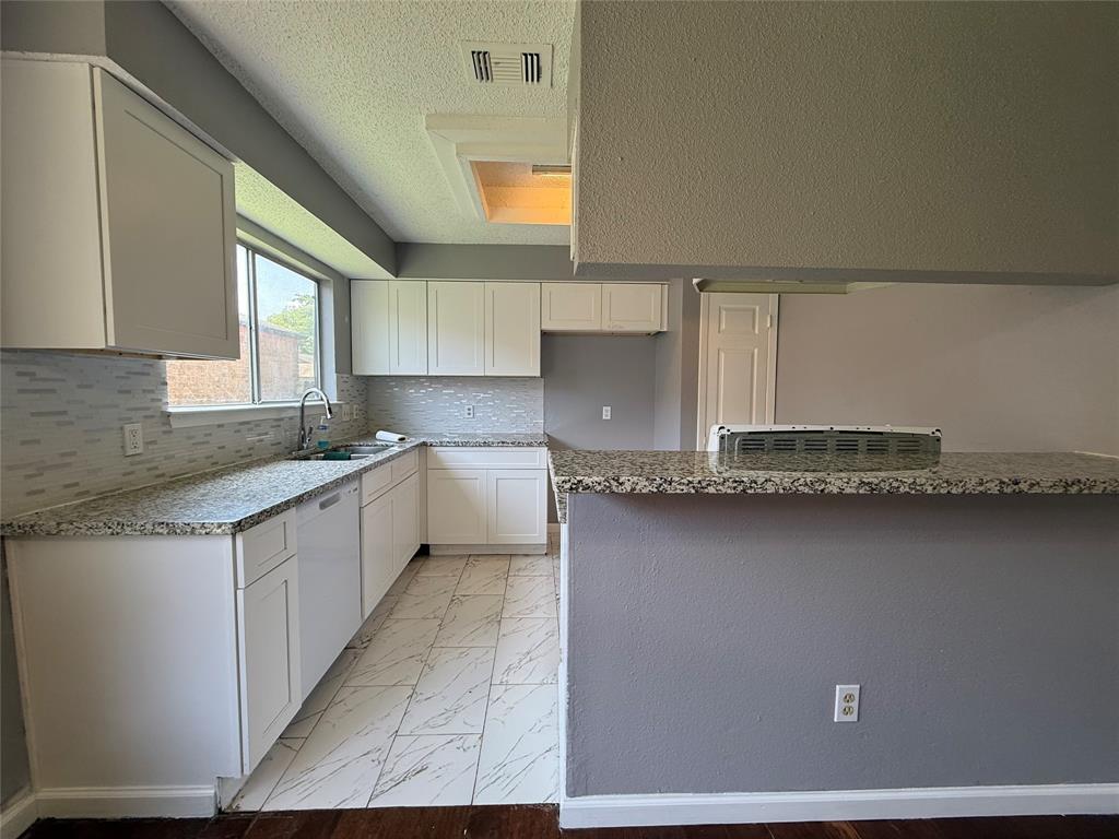 8715 Belle Glen Drive, Houston, Texas image 12