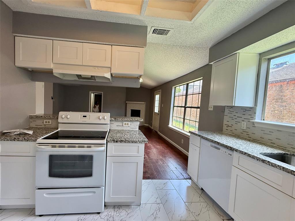 8715 Belle Glen Drive, Houston, Texas image 13
