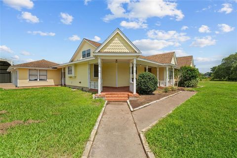 A home in Angleton