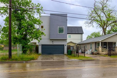 Photo of 7904 N Main Street, Houston, TX 77022 (MLS # 64559935)