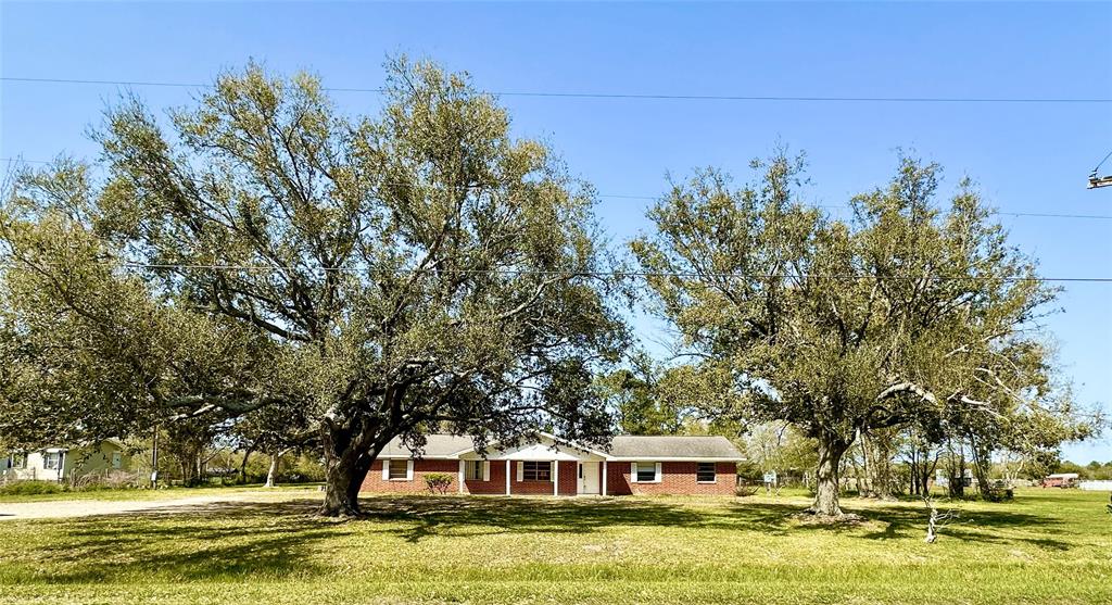 1045 Cook Road, Winnie, Texas image 2