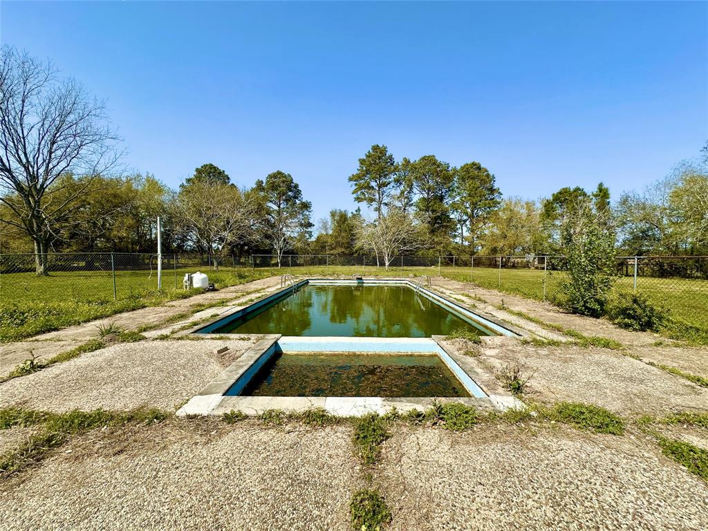 1045 Cook Road, Winnie, Texas image 7