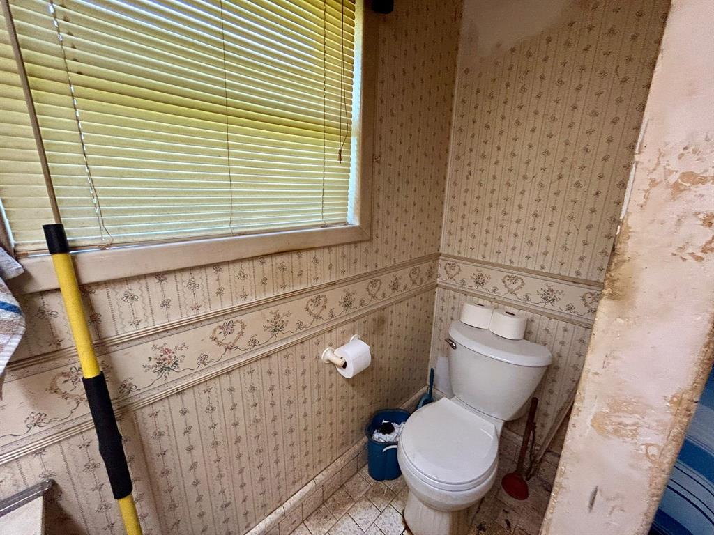 706 Redondo Drive, Houston, Texas image 24