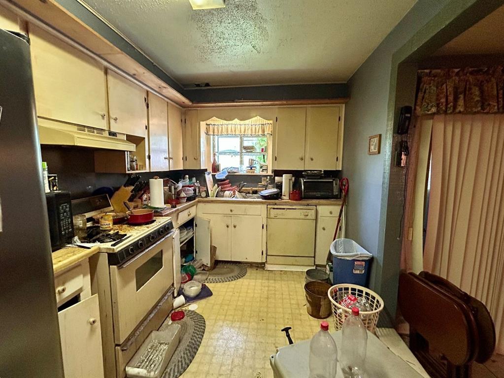 706 Redondo Drive, Houston, Texas image 8