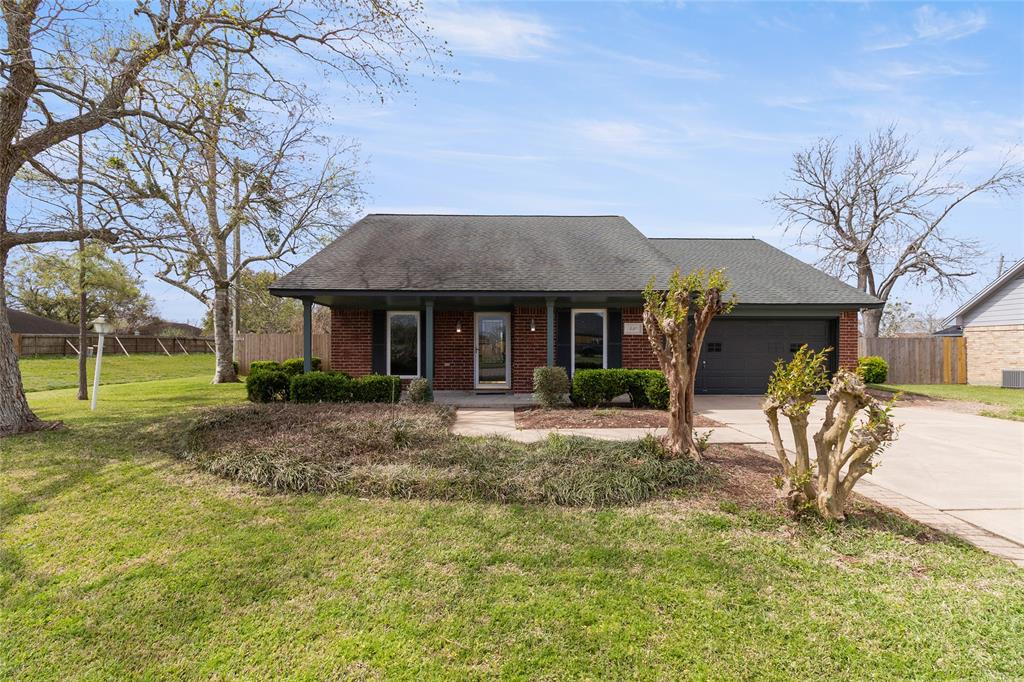 430 Walnut Street, Lake Jackson, Texas image 1