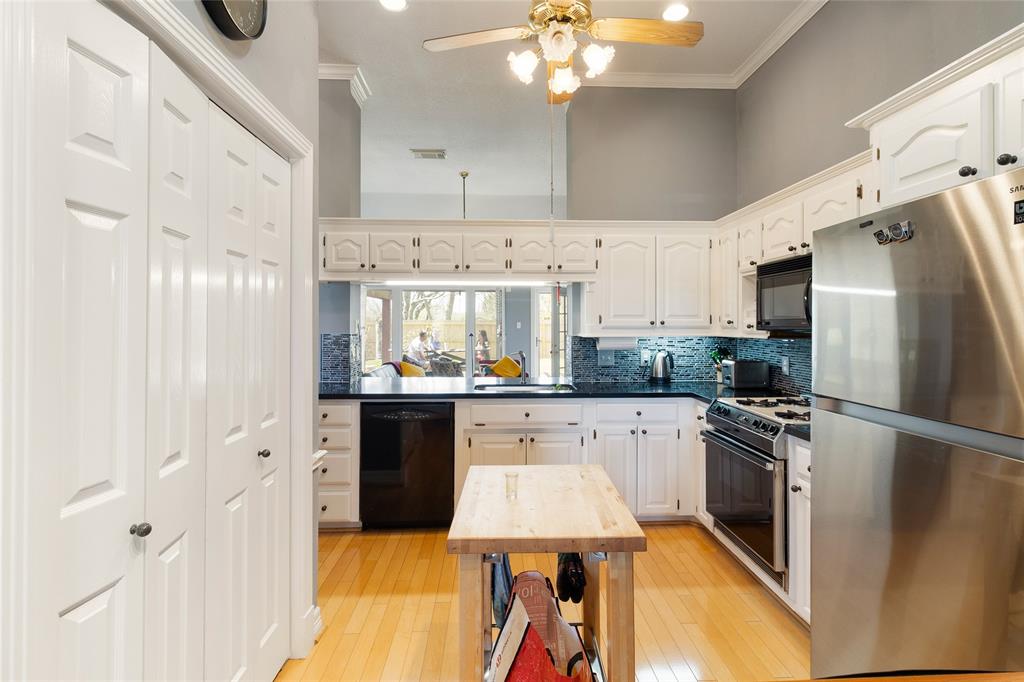 430 Walnut Street, Lake Jackson, Texas image 5