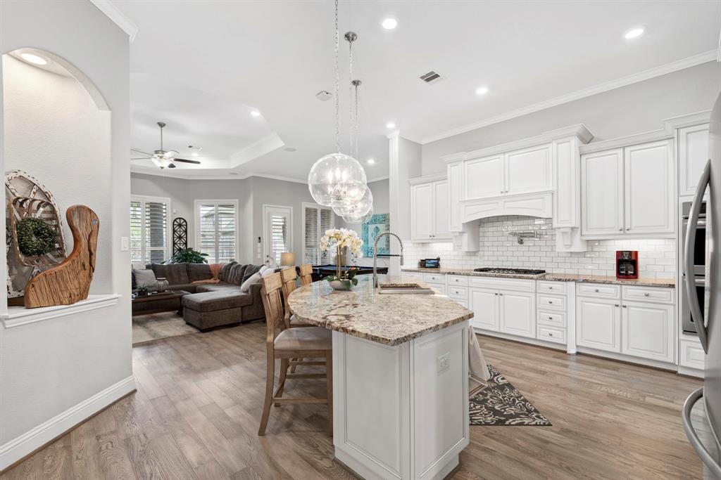 8906 Stonebriar Creek Crossing, Tomball, Texas image 10