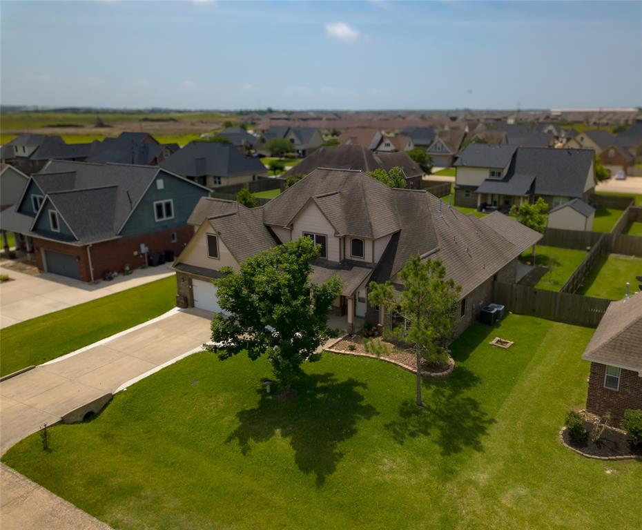 14006 Martinique Lane, Mont Belvieu, Texas image 3