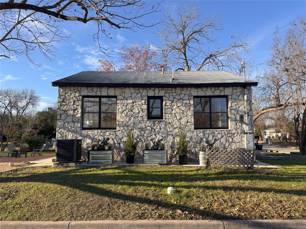 1409 Katy Street, New Braunfels, Texas image 2