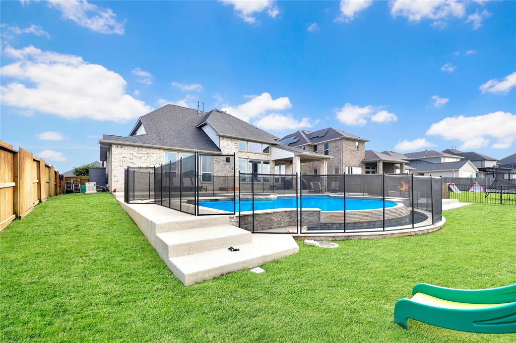 437 Ripple Edge Court, Katy, Texas image 8