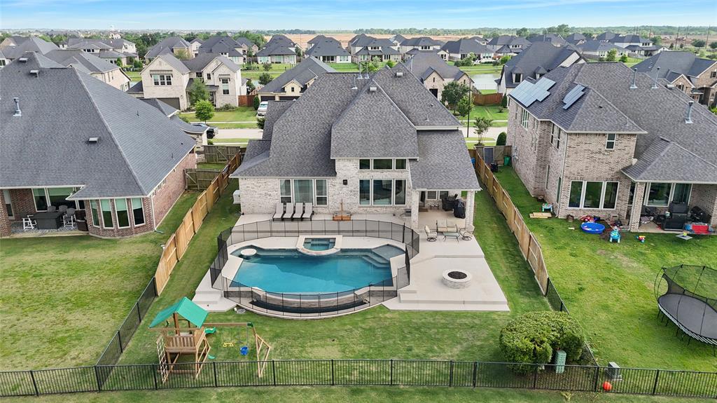 437 Ripple Edge Court, Katy, Texas image 11
