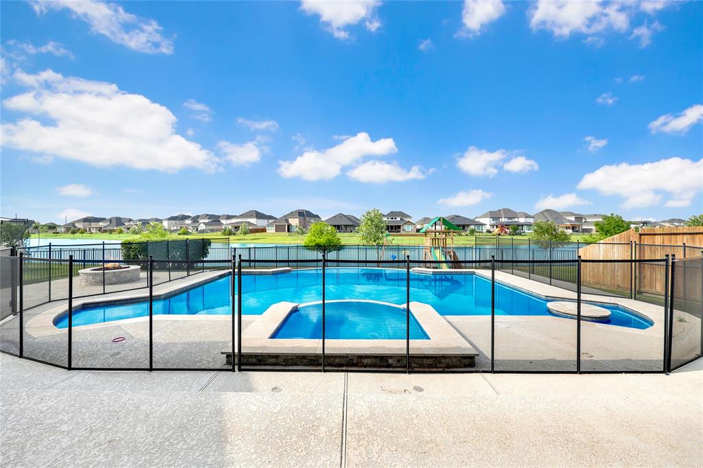 437 Ripple Edge Court, Katy, Texas image 6