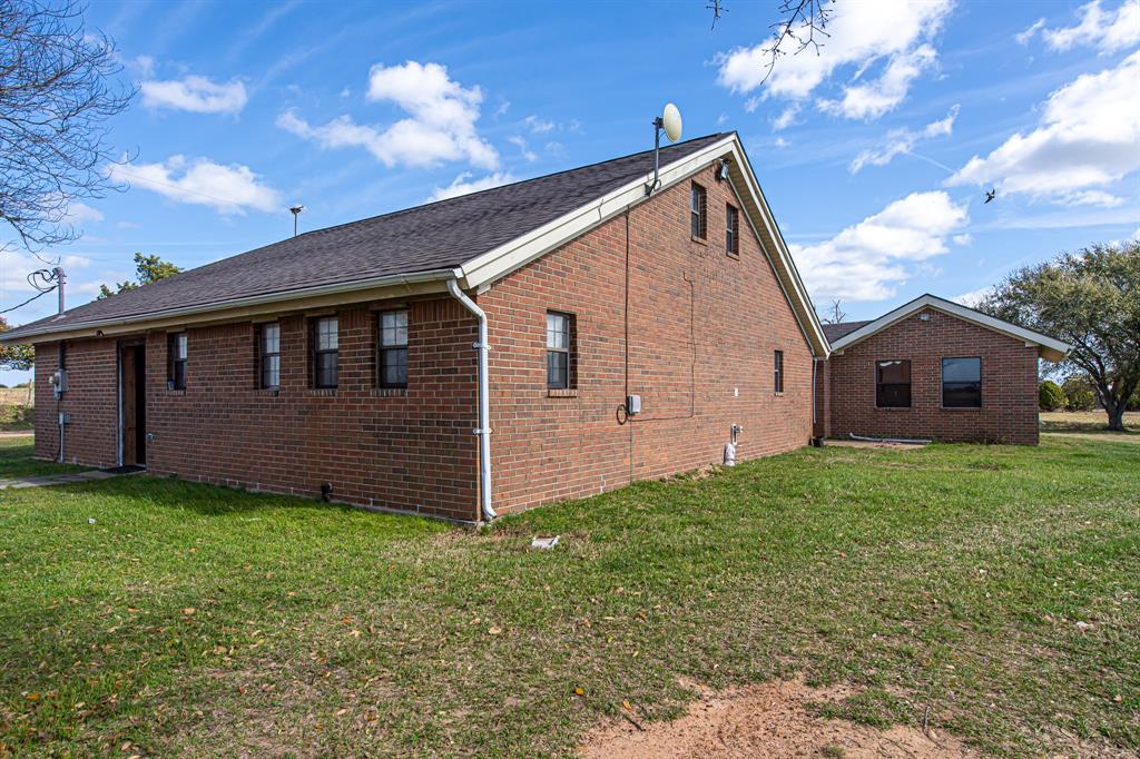 1195 Sens Road, Sealy, Texas image 6