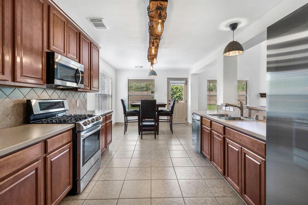 6907 Autumn Rain Lane, Spring, Texas image 12