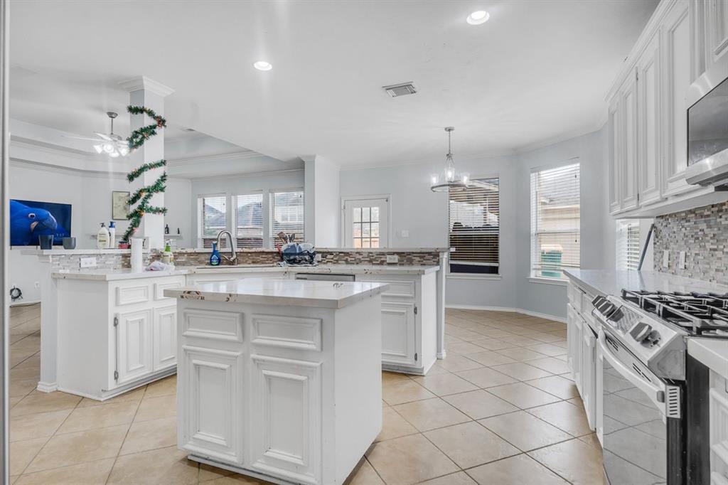 2304 Granite Shoals Court, Pearland, Texas image 8