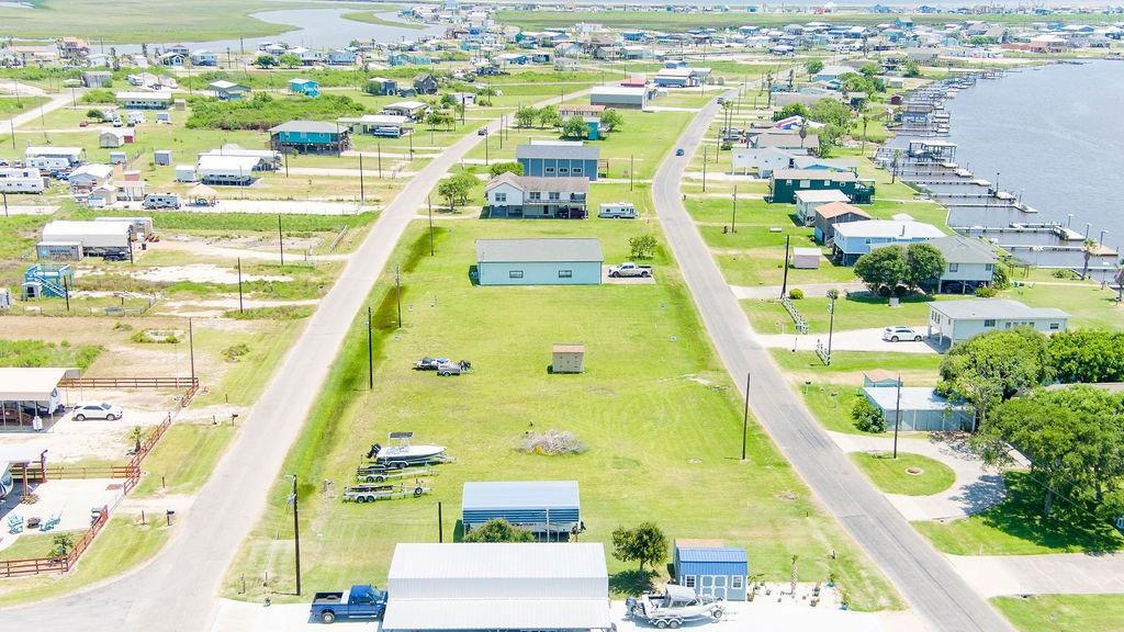 685 Blue Water Boulevard, Sargent, Texas image 4
