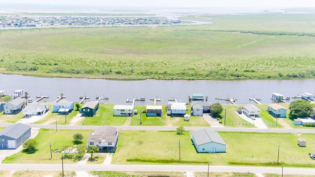 685 Blue Water Boulevard, Sargent, Texas image 6