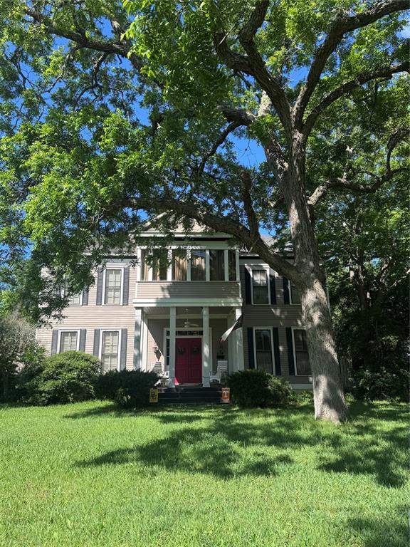 636 S Franklin St, La Grange, Texas image 3