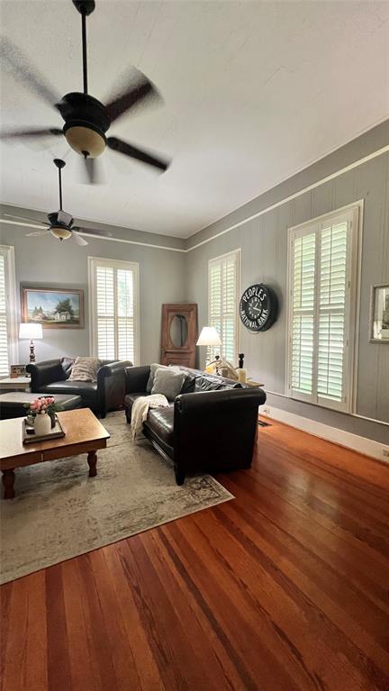 636 S Franklin St, La Grange, Texas image 28