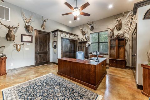 Single Family Residence in Huntsville TX 3072 State Highway 75 35.jpg