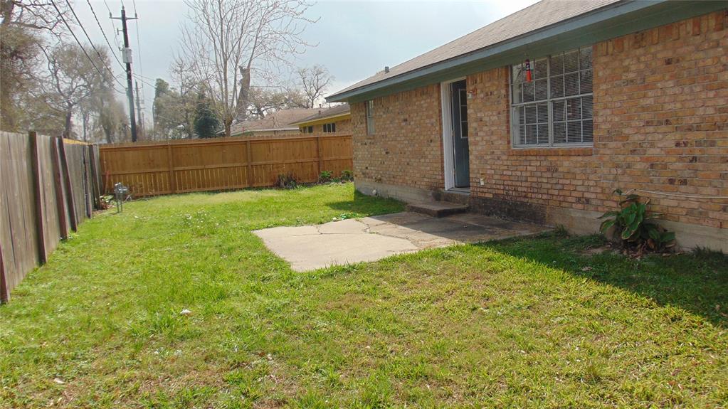 112 Birch Street, Lake Jackson, Texas image 2