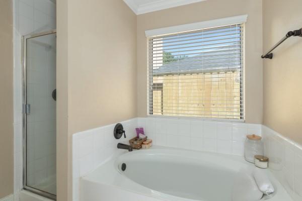 216 Armand Bay Drive, Dickinson, Texas image 16