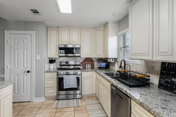 216 Armand Bay Drive, Dickinson, Texas image 10
